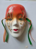 Porcelánová maska střední